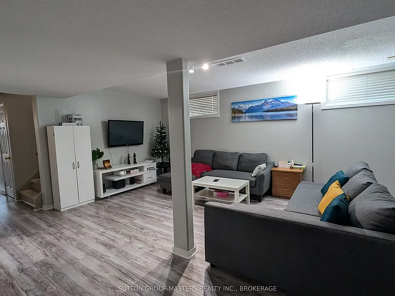 544 Freeman Cres — Photo 5