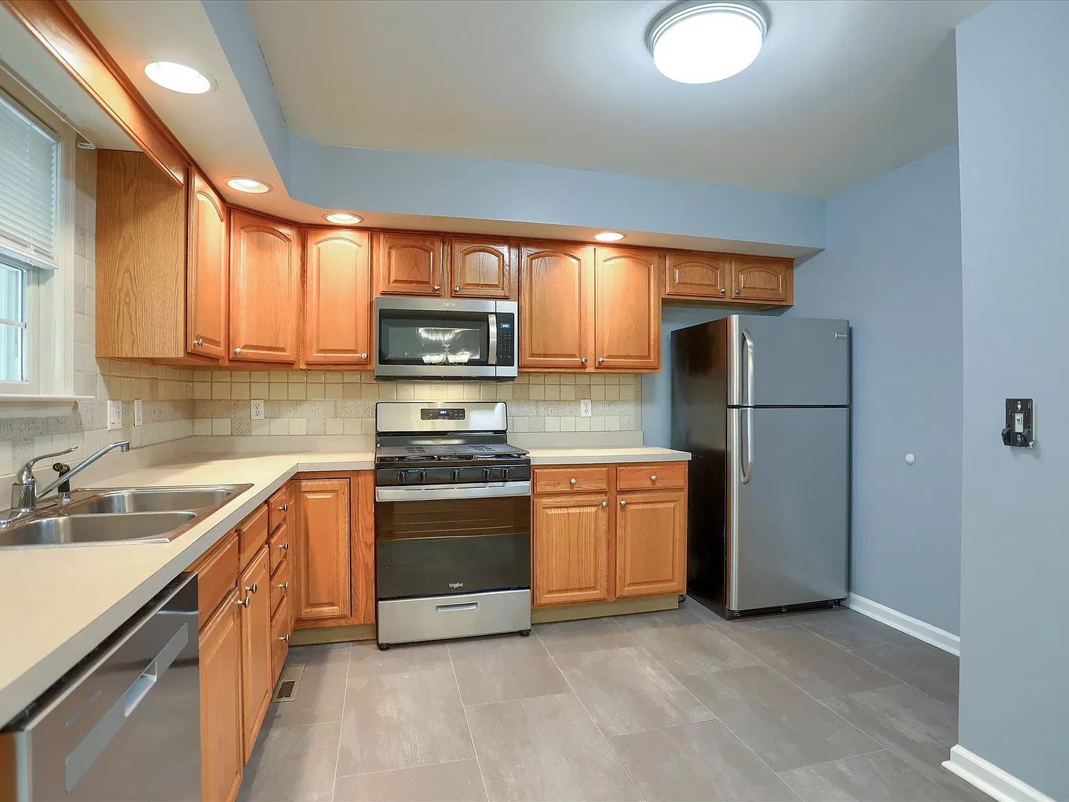 3 bed, 1584 sqft, $2,299 — Photo 3