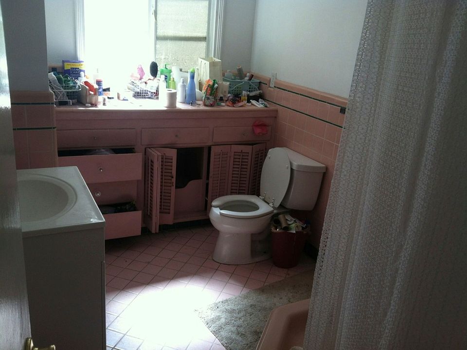 Bathroom (found inside the bedroom)