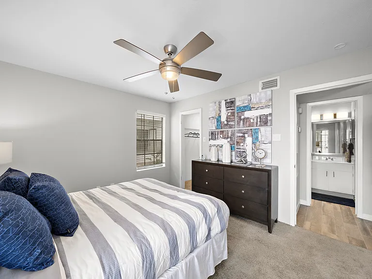 6Ten at Med Center Apartments — Photo 35