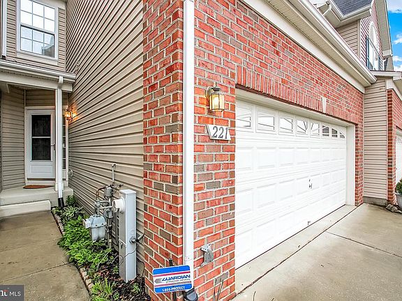 4th image of 221 Merlin Dr