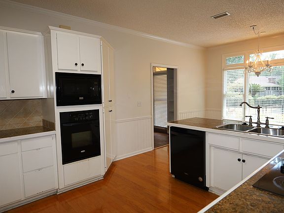 3rd image of 3702 Northcliff Ln