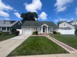 86 Vincent Rd, Hicksville, NY 11801