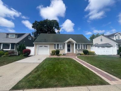 86 Vincent Rd, Hicksville, NY, 11801
