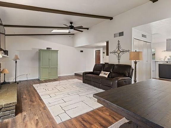 3rd image of 3456 Livingston Ln