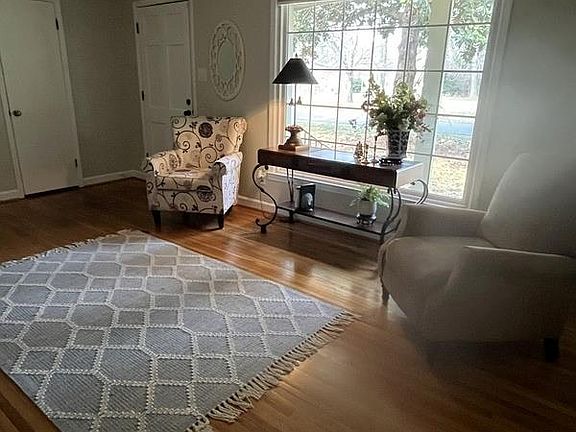 4th image of 2800 Spring Valley Rd