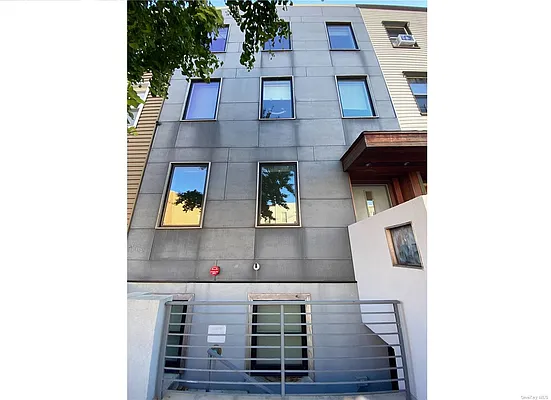 Rented by Compass | media 80