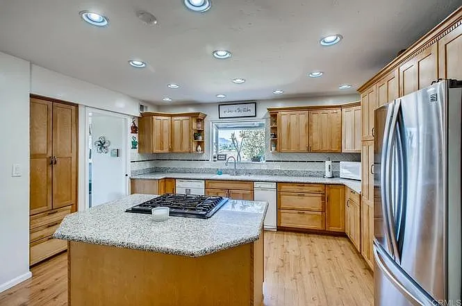 1852 Lisa Ln — Photo 7