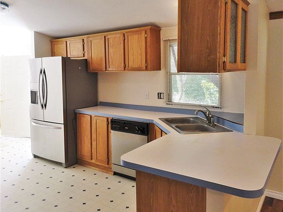 5th image of 1827 137th St E #102