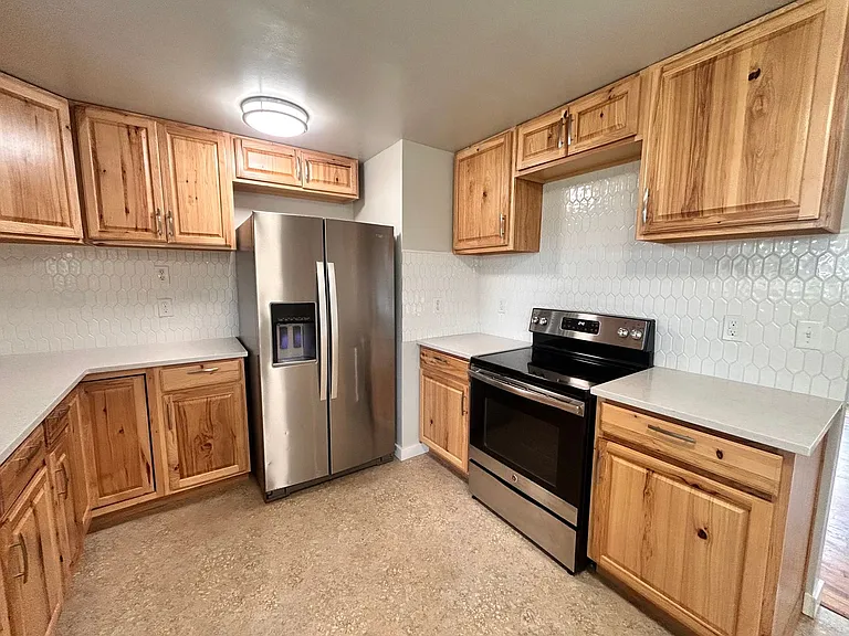 1927 E Marshall Ave — Photo 3