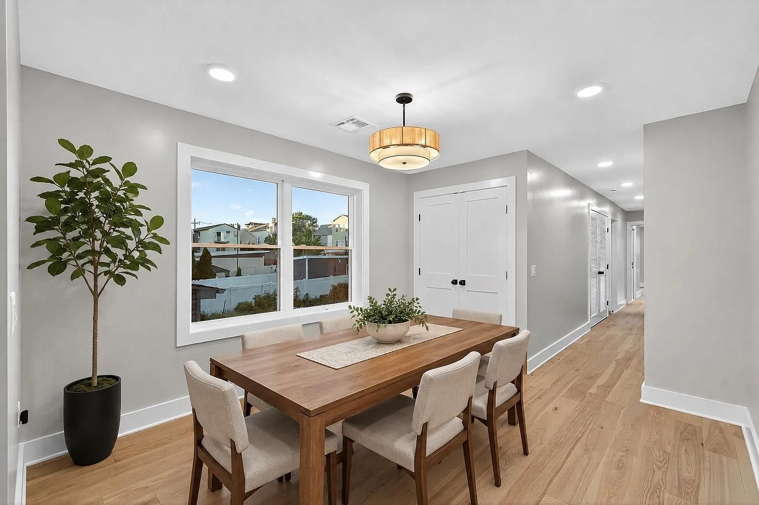 3 bed, 2.0 bath, 1600 sqft, $3,750 — Photo 4