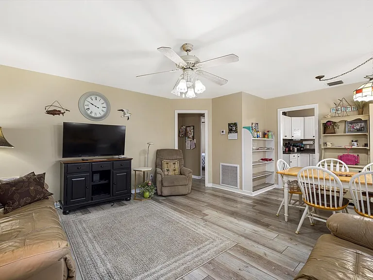 1220 Rhodes Ave — Photo 4