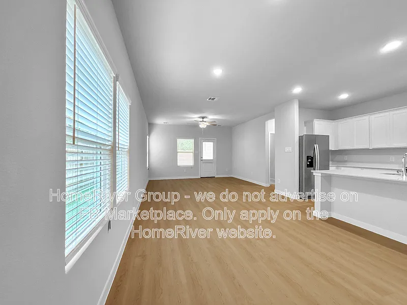 4 bed, 2.5 bath, 2260 sqft, $2,445 — Photo 4