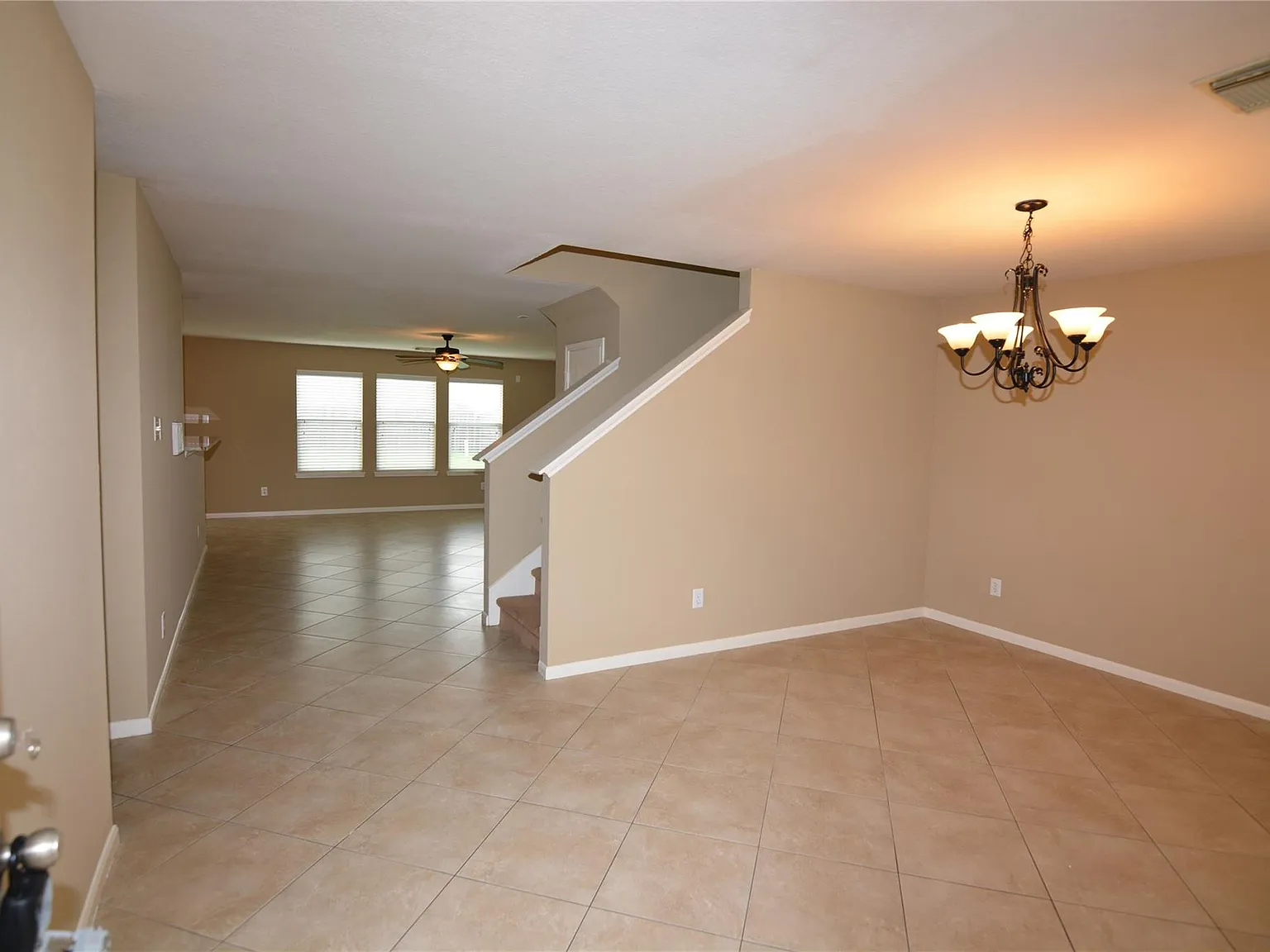 4 bed, 2.5 bath, 2736 sqft, $2,200 — Photo 2