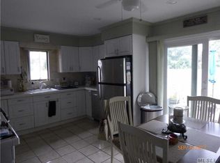 172 13th Ave, West Babylon, NY 11704