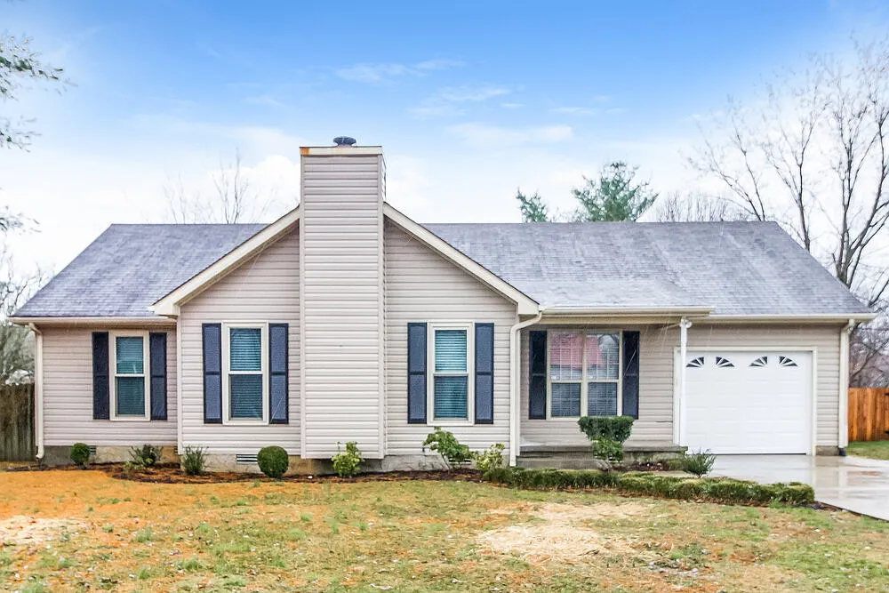 3 bed, 2.0 bath, 1212 sqft, $1,925 — Photo 1