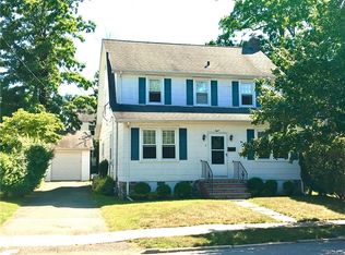 8 Rosemere St, Rye, NY 10580