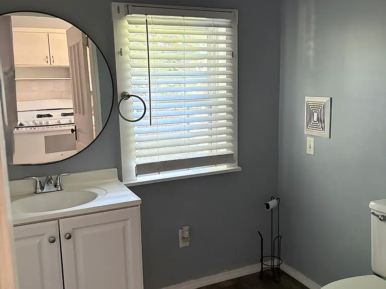 2405 Vaughan Ave — Photo 13
