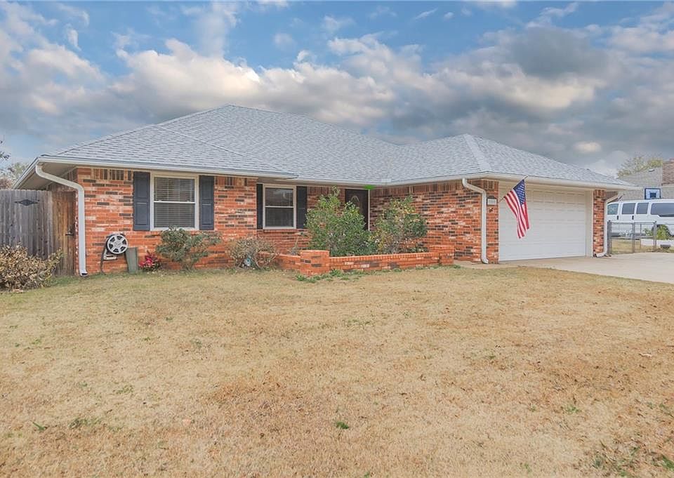 1st image of 1805 E Hills Dr
