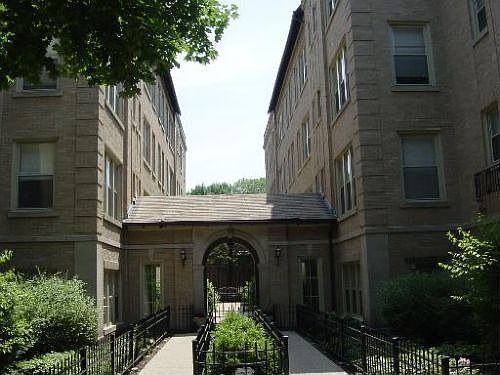 1st image of 1737 W Balmoral Ave APT 3D