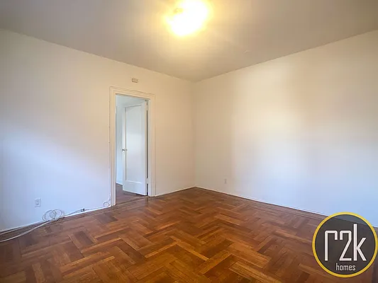 Rented by Realty 2000 Corp | media 6