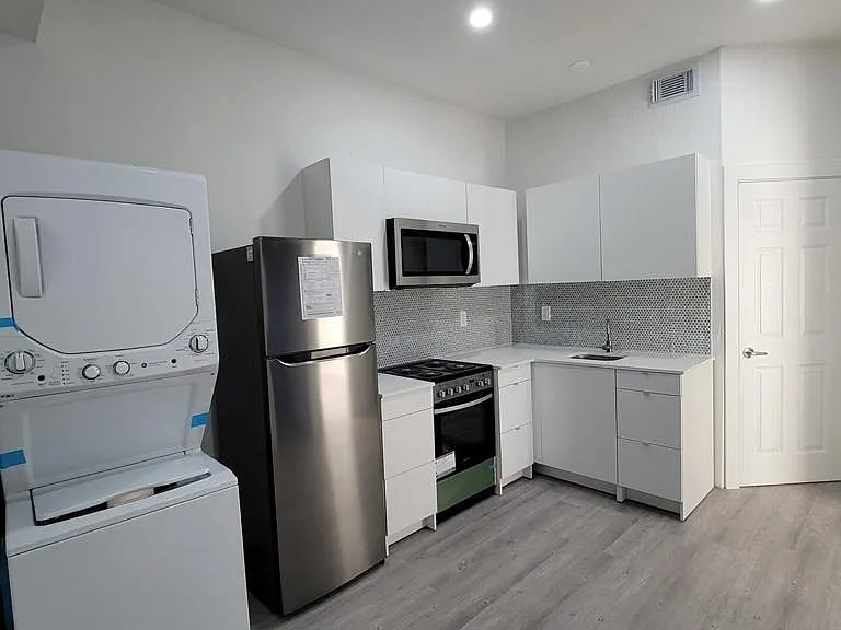734 SW 4th St #6 — Photo 10