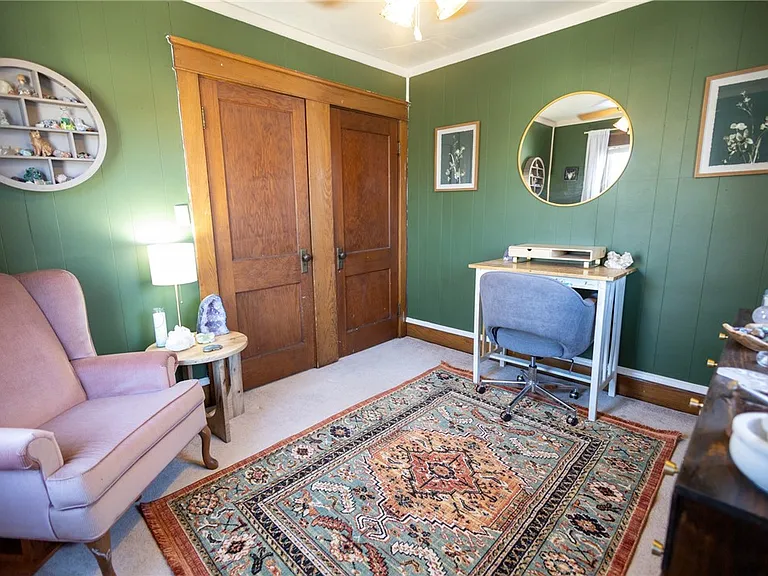 220 Kingsbury Ave — Photo 16