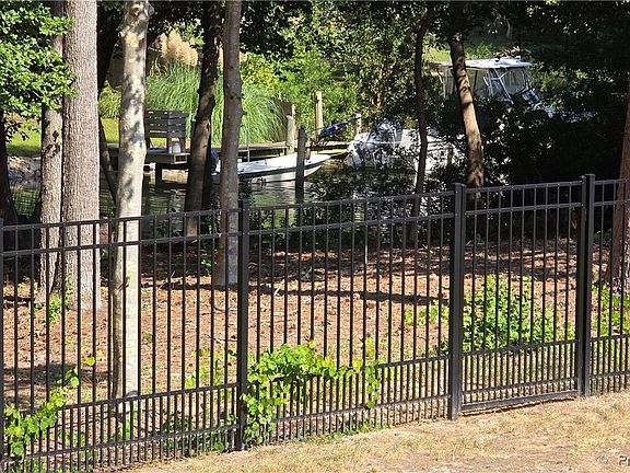5th image of 8223 Hawthorn Dr