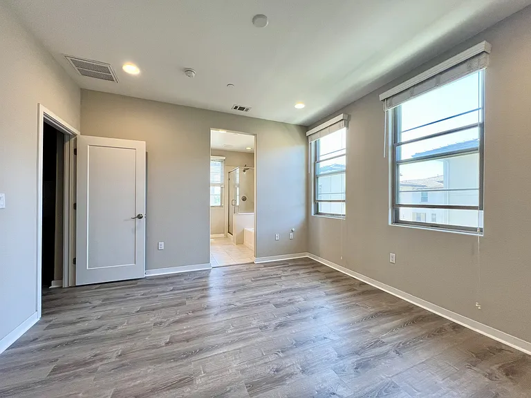 1060 Goldenstar Pl — Photo 10