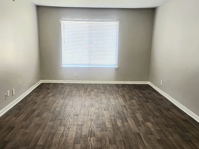 Riverbend Apartments — Photo 13