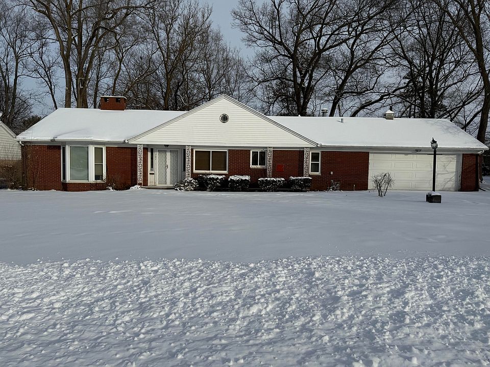 1st image of 121 Laurel Dr