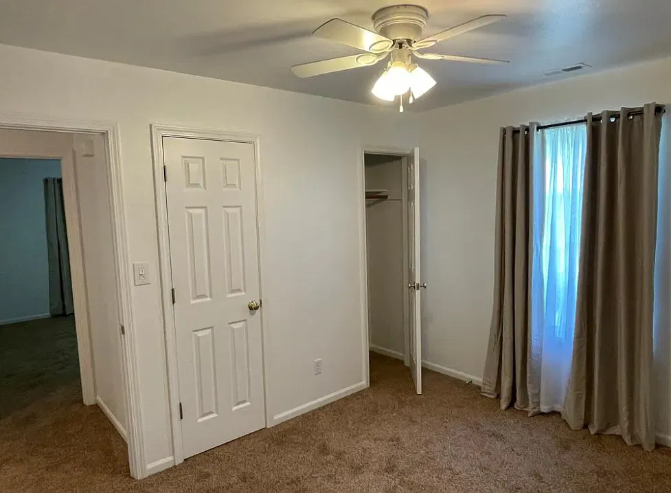 406 Blake Anthony Dr - B — Photo 4