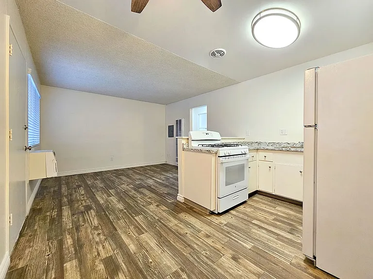 4417 Parks Avenue — Photo 24