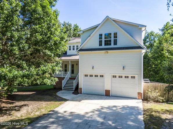 305 Hickory Lane, Hampstead, NC 28443