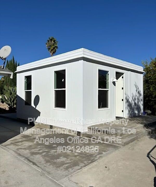 1st image of 1135 E 67th St