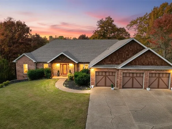 13780 Crazy Horse Dr, Rogers, AR 72758