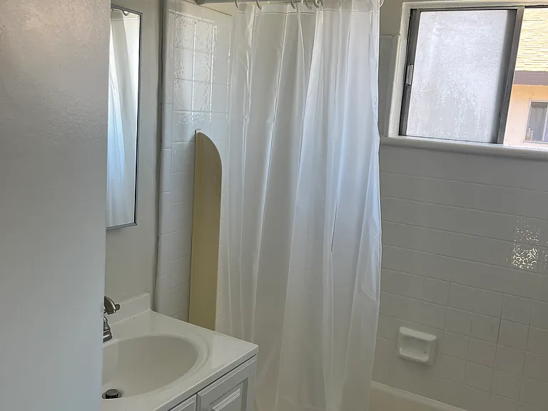 137 N Stanford Ave #D — Photo 7