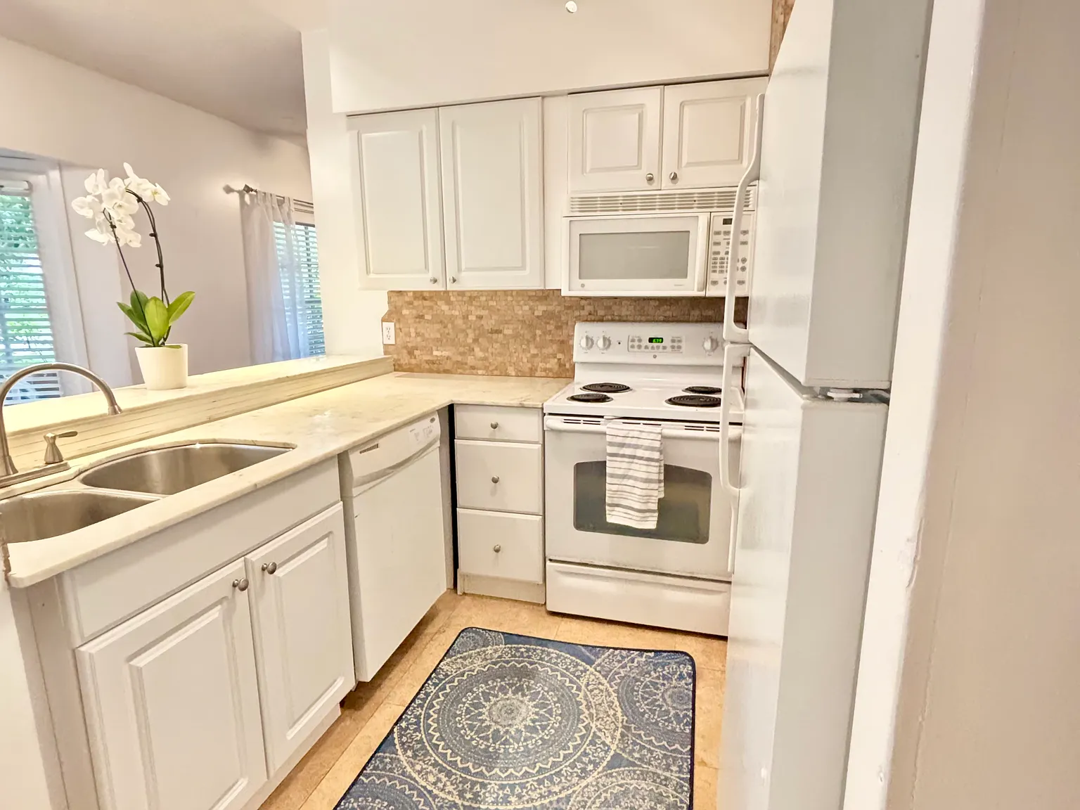 2 bed, 830 sqft, $2,559 — Photo 4