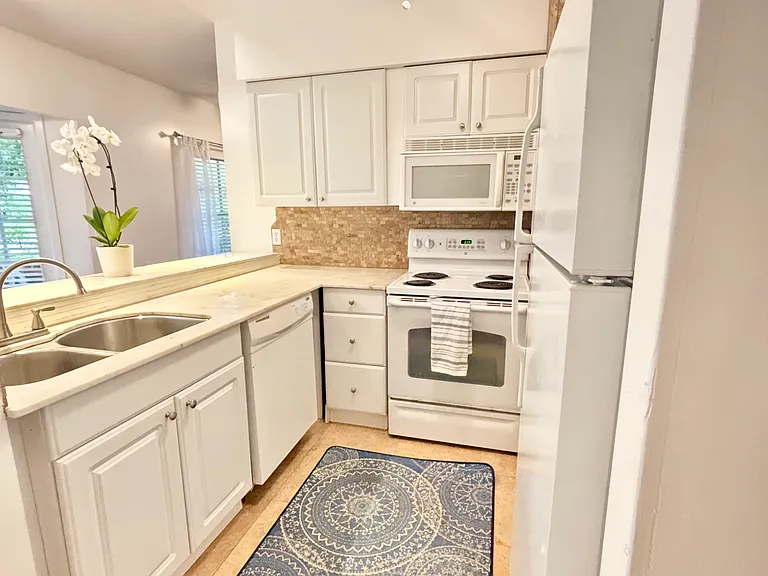 1302 S Pennsylvania Ave #4 — Photo 4