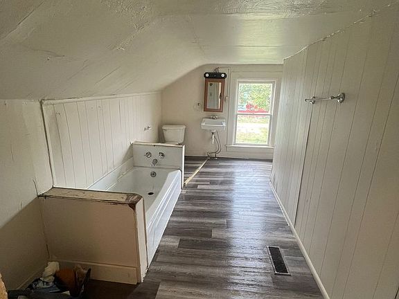 5th image of 1023 Moxahala Ave