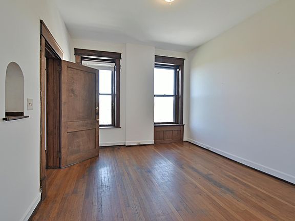 4th image of 209 W 5th Ave APT 304