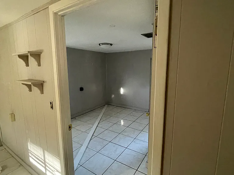 433 49th St W — Photo 5