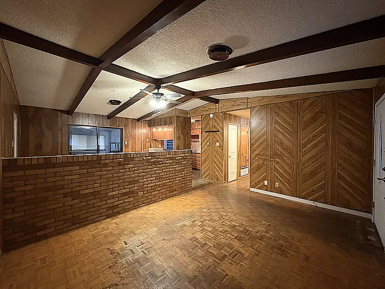 1313 Elia St — Photo 13
