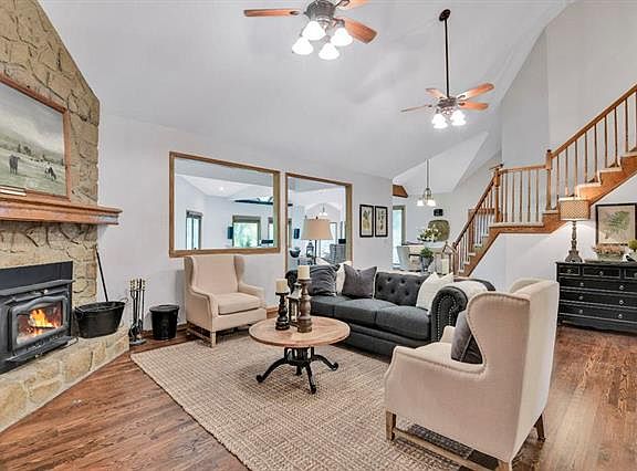 5th image of 1012 NE Bryant Ct