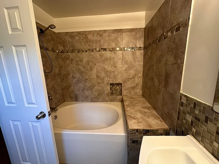 6913 Malachite Pl — Photo 24