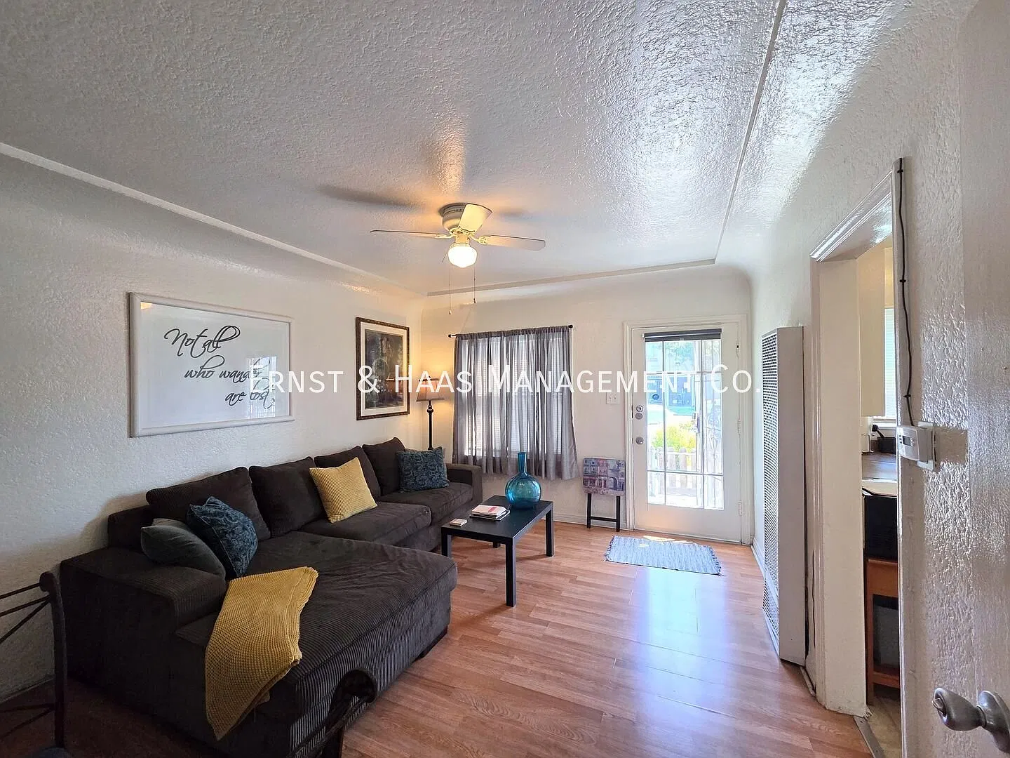 Cozy Spanish Cottage with Private Yard! — Photo 4
