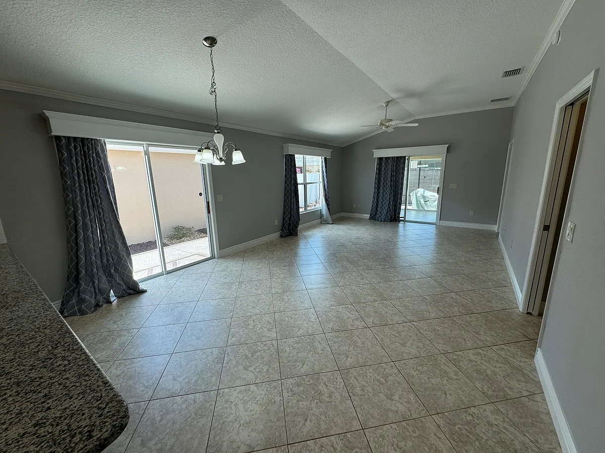 Building Photo - 2272 Vassar Ln