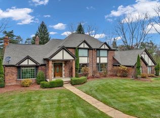 5205 S Great Fosters Dr, Rochester, MI 48306