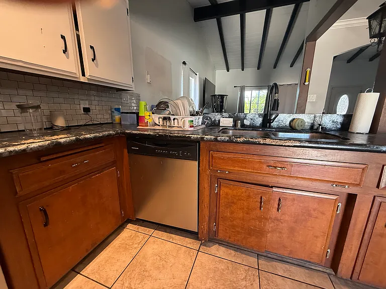2416 S San Antonio Ave — Photo 8
