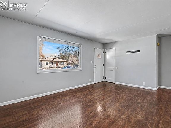 4th image of 533 Warren Ave